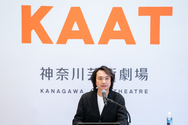 ラインアップ発表会2025長塚圭史芸術監督写真