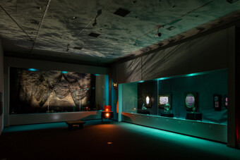 南条嘉毅 「Peering into the Seabed」」写真