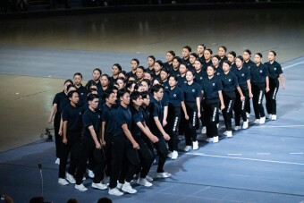 『集団行動』画像